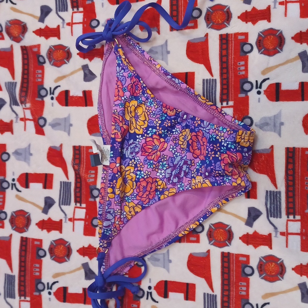 Tie on the side swimsuit bottom